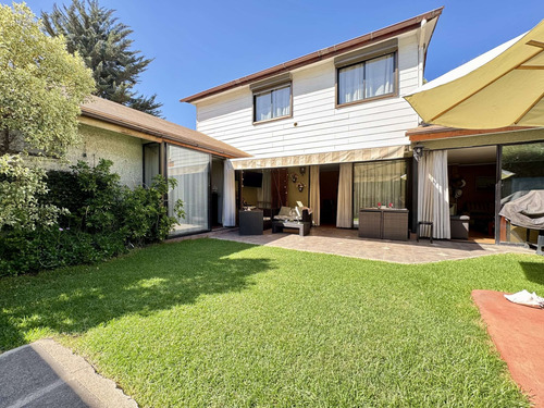 Casa En Venta, Gran Sitio En La Reina