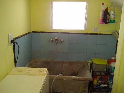 Imagen 14 de 19 de Casa Apta Para Dos Familias Con Garaje Y Fondo Libre.
