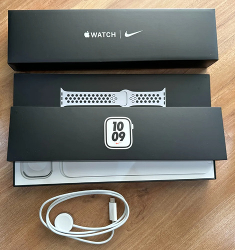 Apple Watch Series 7 (gps + Cellular, 45mm) - Prata Prateado Mesh Preto (Usado)