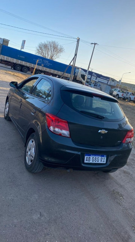 Imagen 3 de 17 de Chevrolet Onix 2017 1.4 Joy Ls + 98cv