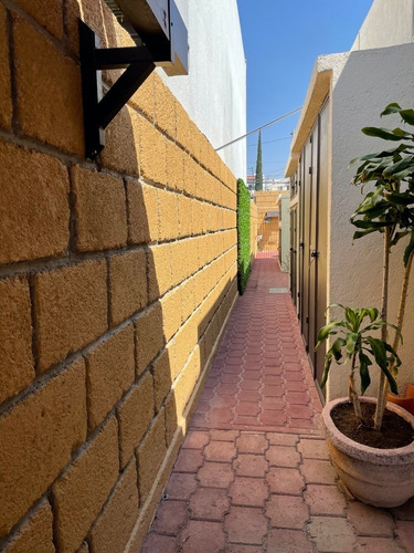 Casa En Venta De Un Piso En Juriquilla