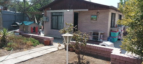 Casa Totalmente Aislada Con Patio Enorme Y Amplio Antejardin