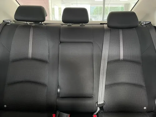 Mazda 3 Sedan 2.0L Touring MT