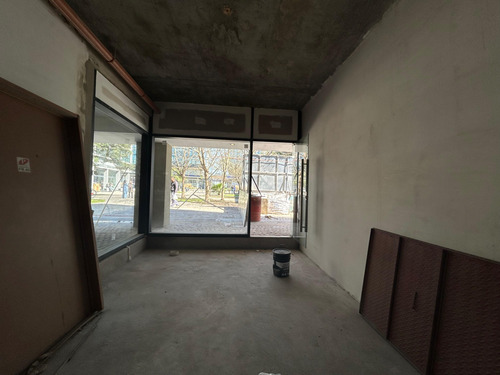 Local Comercial En Alquiler En Agora I, Camaño