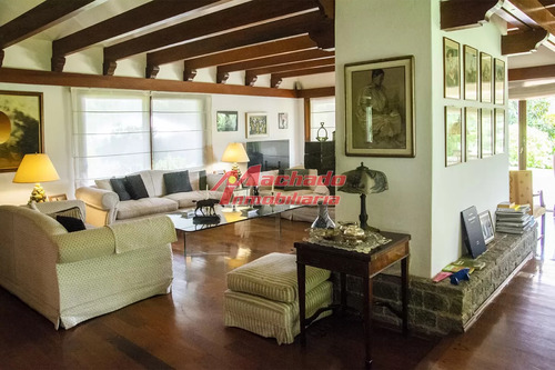 Espectacular Casa En Ubicacion Privilegiada Al Lado Del Club Del Golf