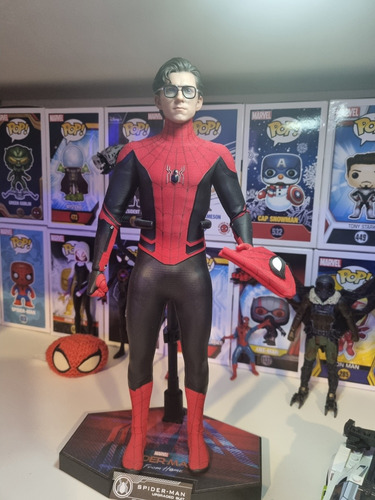 Hot Toy Spiderman Far From Home 