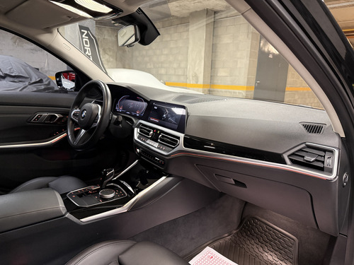 BMW Serie 3 3.0 330i Sedan Sport Line 252cv