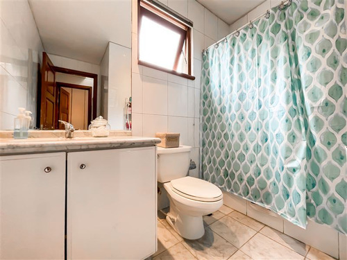Casa En Venta De 6 Dorm. En Lo Barnechea