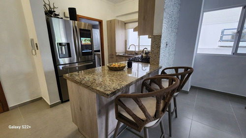 Alquiler Apartamento 2 Habitaciones, 2.5 Baños Y 1 Parqueo
