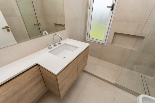 Casa 4 Amb En Alquiler Santa Lucía Con Jardín