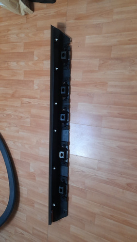 Moldura Derecha Suzuki Jimny 2019 2023 Original. (Usado)