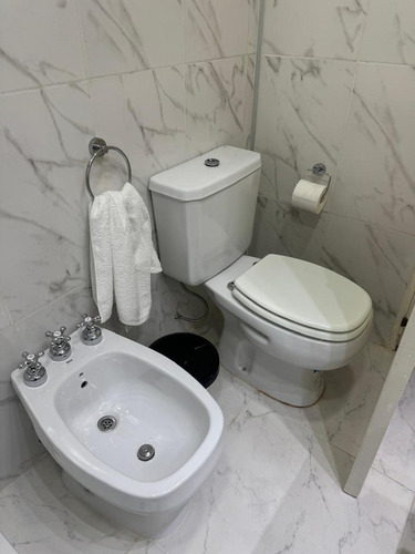 Casa 4 Ambientes Con Garage, Parque Y Quincho