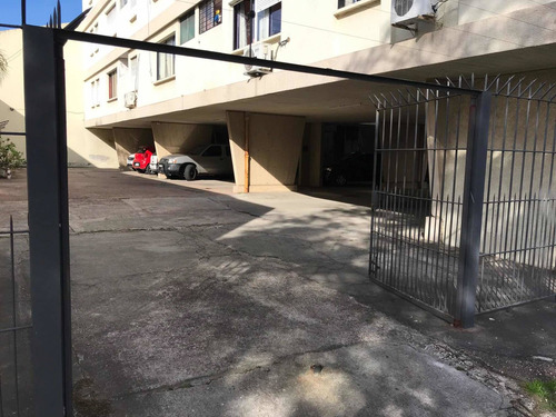 Cocheras En Avenida Italia Y Dessalines ,alquilo $3.000