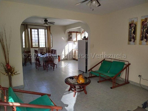Francisco Rojas Norscia Rentahouse Vende, Terreno Con Granja En Cabudare Sector Tarabana, Via Pedro Y Pablo, 2 4 - 1 7 0 5 0, Ideal Para Invertir Y Disfrutar En Familia!!!