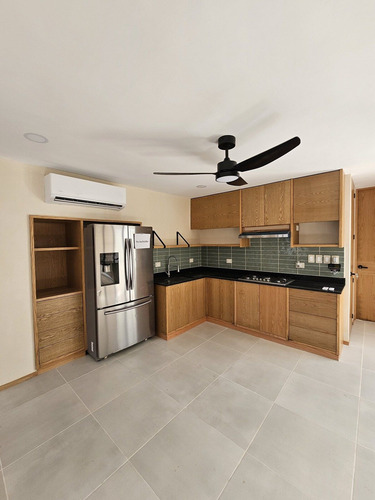 Casa Remodelada De Una Planta En Venta En Conkal.