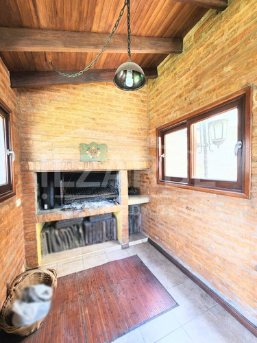 Distinguida Casa En Barrio Centro