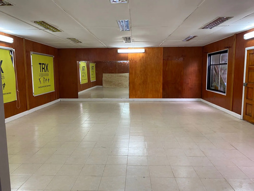 Excelente Local Comercial Frente A Estadio Regional