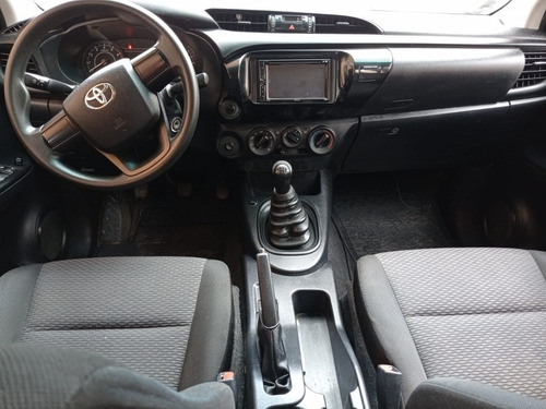 Imagen 9 de 11 de Toyota Hilux 2018 2.7 Cabina Doble Sr Mt