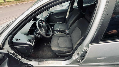 Peugeot 207 1.4 Sedan Hdi Xt