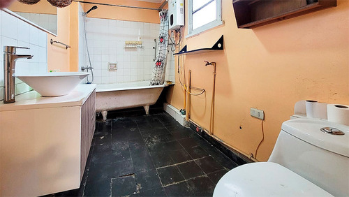 Estudio (antiguo) Piso 2. A Pasos Metro Irarrázaval. Sin Est