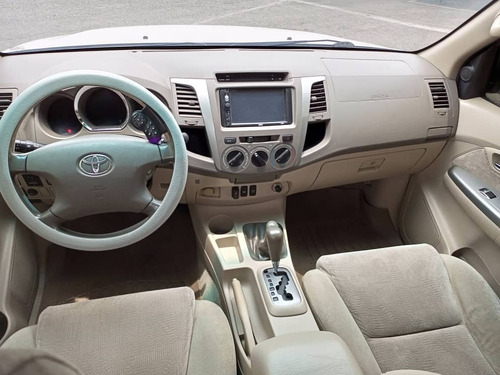 Imagen 8 de 14 de Toyota Fortuner Sr5