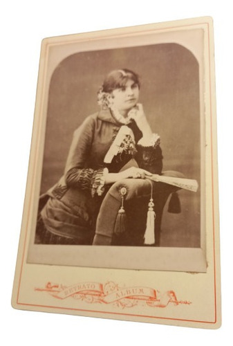 Fotografía Antigua. Tarjeta Álbum. Bradley. Mujer C Abanico (Usado)