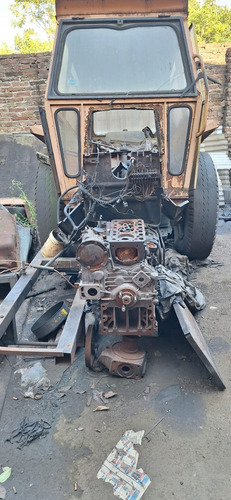 Se Vende Tractor A Rearmar O Para Repuesto.