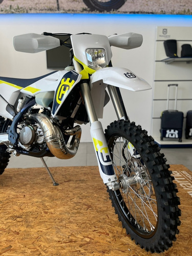 Imagen 3 de 20 de Husqvarna Te 300i Enduro 2t 2023 Ktm