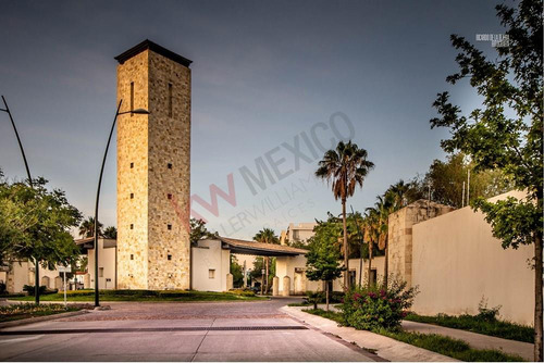 Casa En Venta De Una Planta Autosustentable Y Construida En Dos Lotes En Mayorazgo Residencial.