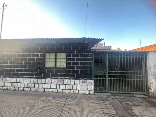 Casa En Venta De 2 Dormitorios En Cosquín