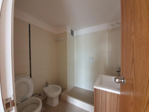 Imagen 4 de 8 de Alquiler Apartamento, 2 Dormitorios, Tres Cruces, Con Garage