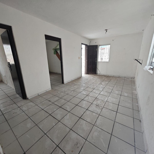 Casa En Venta, 4 Recámaras, 2 Niveles, Duplex, Sm 23, Cancún Centro.