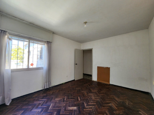 Apartamento En Venta, La Figurita, 1 Dormitorio, Amplio.