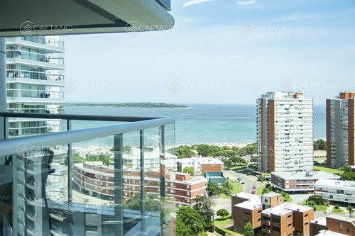 En Venta Apartamento De 2 Dormitorios En Mansa Punta Del Este.