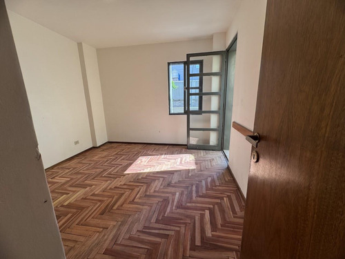 Venta Departamento Alberdi, Dos Dorm, Un Baño, Amplio Balcon