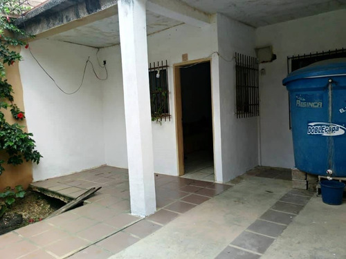 Venta De Casa Urb. Bella Florida, Los Caobos