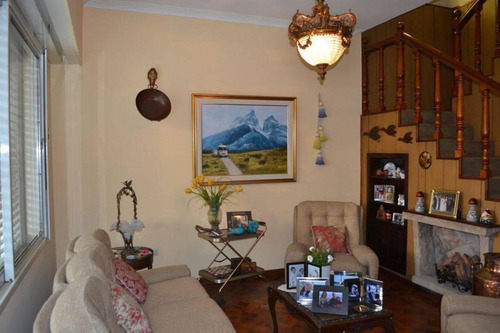 Casa En Venta - 5 Dormitorios 2 Baños - Cochera - 323mts2 - Temperley