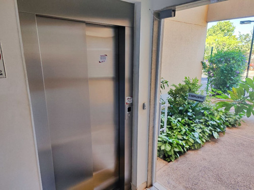 Apartamento Aconchegante Com 2 Dormitórios, Ar-condicionado, Banheiro Social Com Box, Sala Com 2 Ambientes E Sacada/varanda, Cozinha Tipo Americana, Área De Serviço, Piso Frio, 1 Vaga De Garagem.