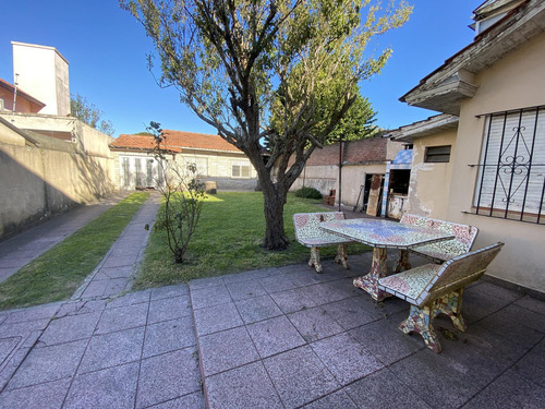 Venta | Casa De 3 Ambientes | 2 Viviendas En Block A Reciclar | En Lo Mejor De Constitucion |