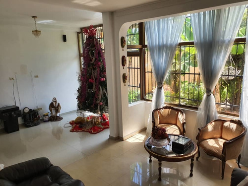 Imagen 2 de 14 de Katherine Castillo Ofrece Casa En Venta En El Parral (355m2)