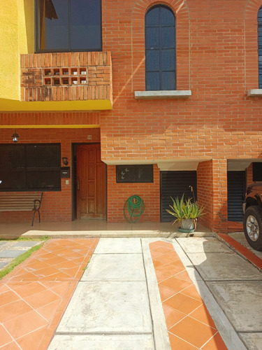 Townhouse En Lastrinitarias, Mañongo Cerca De Farmatodo Semi Amoblado