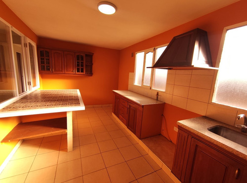 Imagen 11 de 11 de 247.000 $us Amplia Casa Multifamiliar Sobre Av Circunvalacio