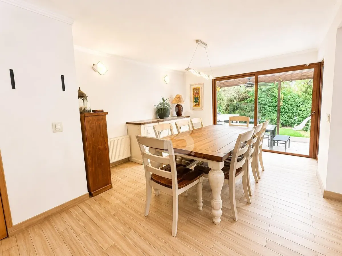 Imagen 3 de 19 de Casa La Reserva Chamisero | Piscina, Quincho Y Jardín
