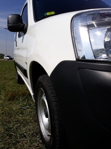 Imagen 3 de 14 de Peugeot Partner 1.4 Furgon Presence Aa