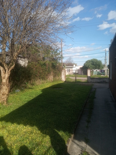 Casa Muy Prolija Con Amplio Terreno