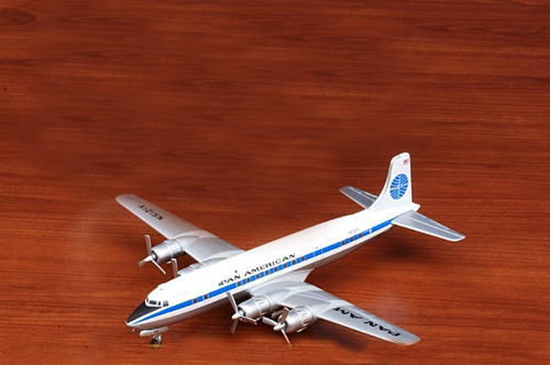 Hobby Master Airliner Douglas Dc-4 1/200 Celeste (Usado)