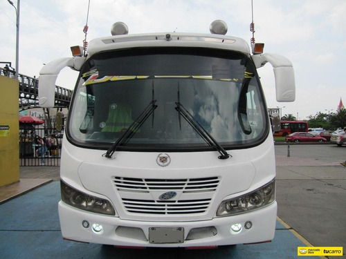 Autobus Daihatsu Super Delta V126