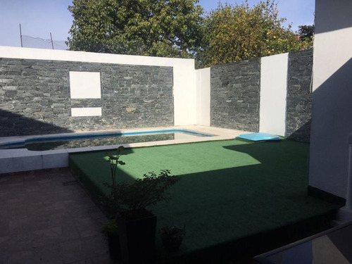 Chalet 5 Ambientes Con Cochera