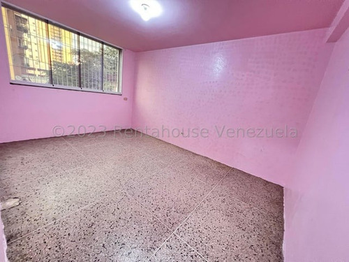 Se Vende Conservado Apartamento Maracay Zona Centro 24-9986 Al
