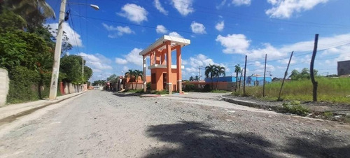 Imagen 2 de 15 de Vendo Solar Comercial De 150 A 385 Mt2 En Plena Avenida Ubicado En Residencial Privado Con Agua Luz Y Calles En Santo Domingo Norte Próximo A La Estación Del Metro Mamá Tingo, La Sirena Y El Parque V